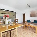 Feriehus 2-bed House Sleeps 4 With Free Parking *