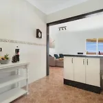 Feriehus 2-bed House Sleeps 4 With Free Parking