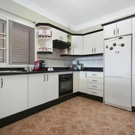 Stunning 2-bed House In Vakantiehuis Puerto de la Cruz (Tenerife)