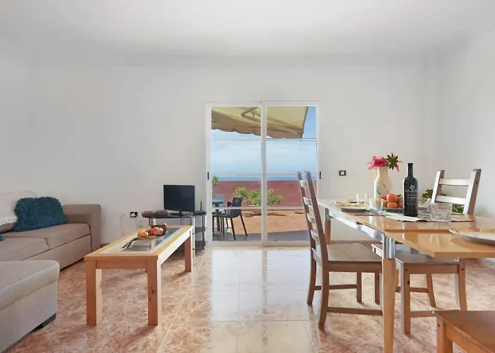 2-bed House Sleeps 4 With Free Parking * Puerto de la Cruz (Tenerife)