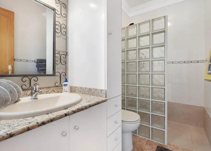 2-bed House Sleeps 4 With Free Parking Semesterbostad Puerto de la Cruz (Tenerife)