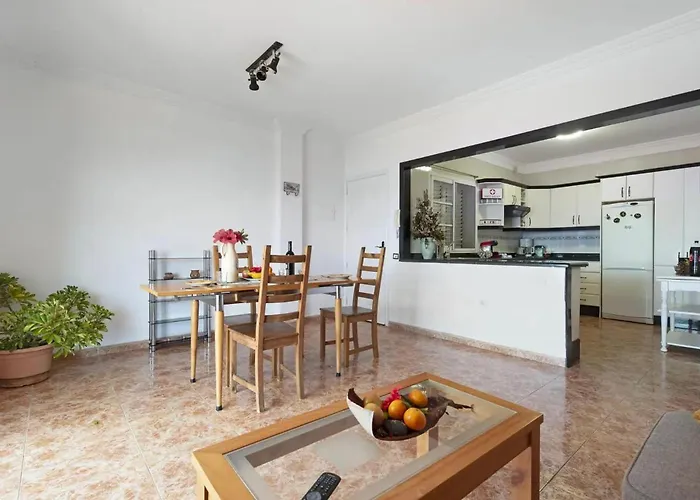 2-bed House Sleeps 4 With Free Parking Semesterbostad