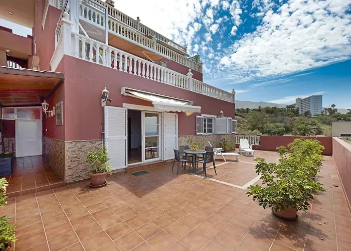 2-bed House Sleeps 4 With Free Parking * Puerto de la Cruz (Tenerife)