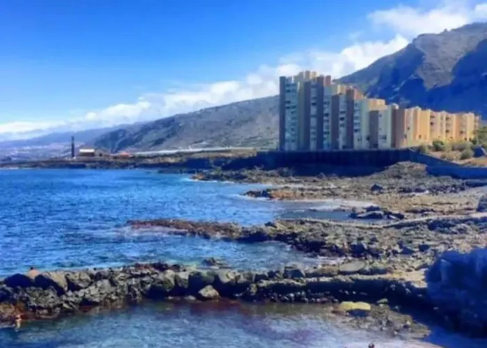 2-bed House Sleeps 4 With Free Parking * Puerto de la Cruz (Tenerife)