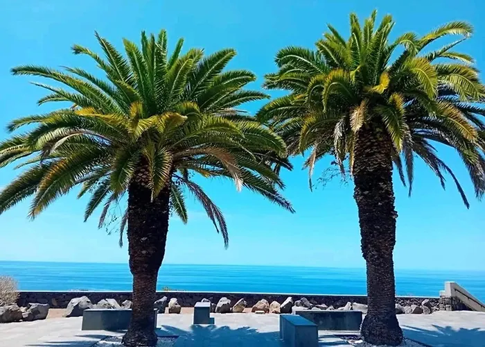 Semesterbostad 2-bed House Sleeps 4 With Free Parking *